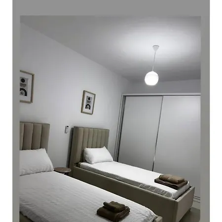 Apartment Elia 8 *